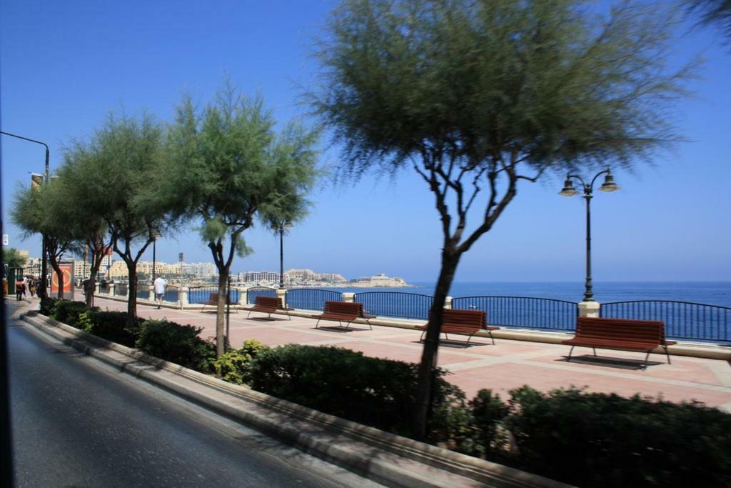 Contemporary, Luxury Apartment With Valletta And Harbour Views Sliema Kültér fotó