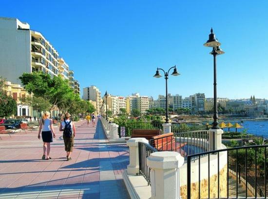Contemporary, Luxury Apartment With Valletta And Harbour Views Sliema Kültér fotó